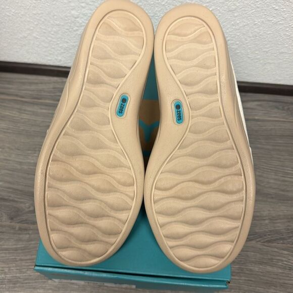 Bzees Women's Paige Washable Round Toe Slip Ons In Sugar Cream Shim - Picture 3 of 7